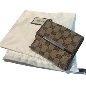 👜 Gucci Compact Wallet